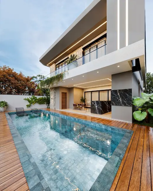 Sobrado com 4 quartos à venda, 330m2 em Centro, Balneario Camboriu - SC - imagem 5 Foto 5 de Sobrado com 4 quartos à venda, 330m2 em Centro, Balneario Camboriu - SC