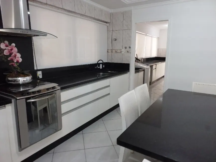 Apartamento com 3 quartos à venda, 130m2 em Centro, Balneario Camboriu - SC - imagem 4 Foto 4 de Apartamento com 3 quartos à venda, 130m2 em Centro, Balneario Camboriu - SC