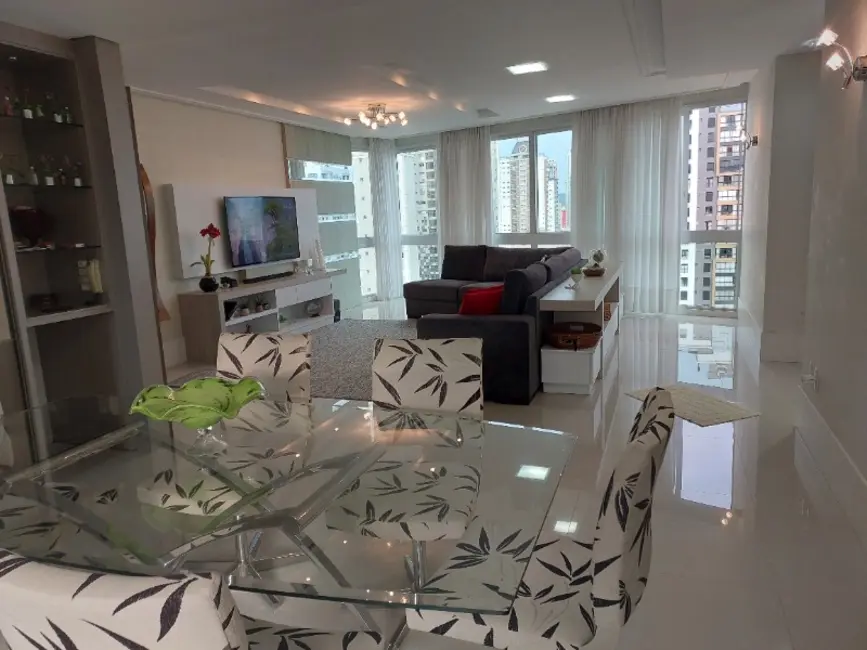 Apartamento com 3 quartos à venda, 136m2 em Centro, Balneario Camboriu - SC - imagem 2 Foto 2 de Apartamento com 3 quartos à venda, 136m2 em Centro, Balneario Camboriu - SC