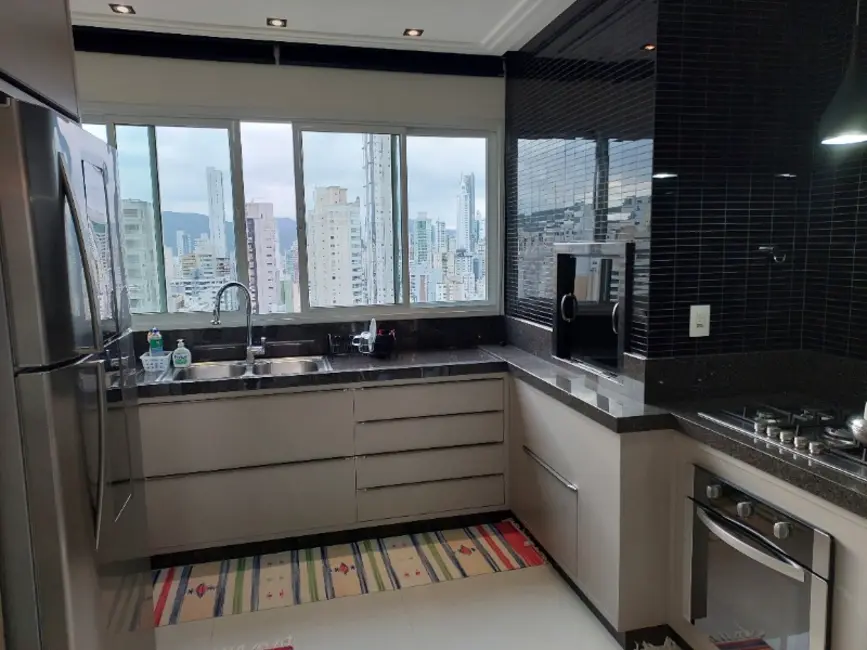 Apartamento com 3 quartos à venda, 136m2 em Centro, Balneario Camboriu - SC - imagem 3 Foto 3 de Apartamento com 3 quartos à venda, 136m2 em Centro, Balneario Camboriu - SC