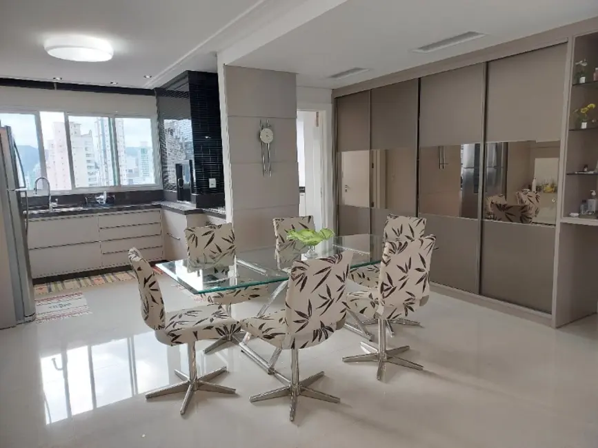 Apartamento com 3 quartos à venda, 136m2 em Centro, Balneario Camboriu - SC - imagem 4 Foto 4 de Apartamento com 3 quartos à venda, 136m2 em Centro, Balneario Camboriu - SC