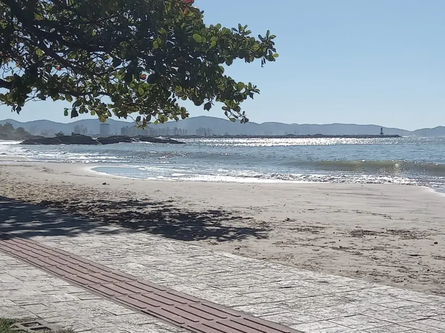 Sobrado com 3 quartos à venda, 120m2 em Cabeçudas, Itajai - SC - imagem 7 Foto 7 de Sobrado com 3 quartos à venda, 120m2 em Cabeçudas, Itajai - SC