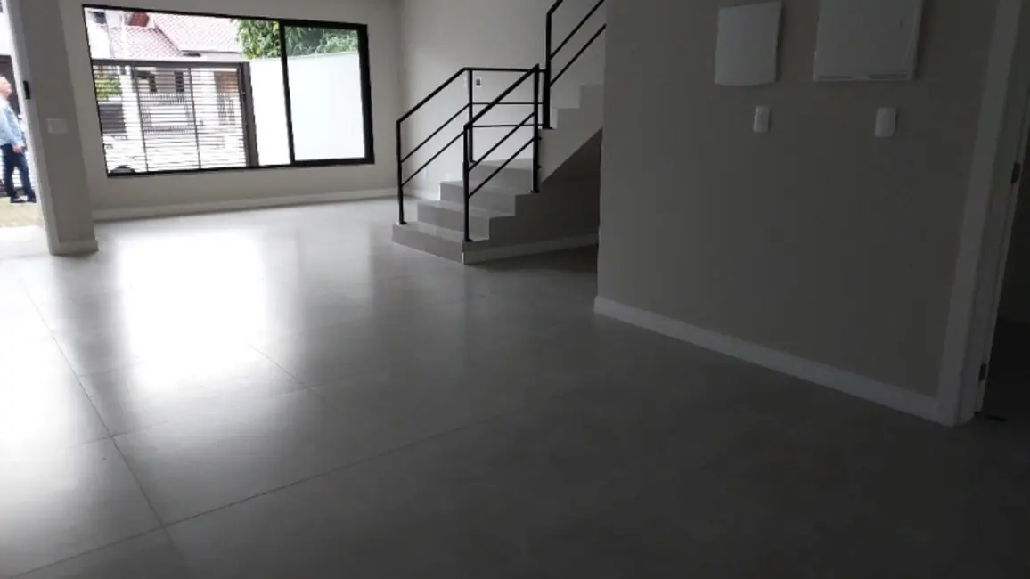 Sobrado com 3 quartos à venda, 183m2 em Centro, Balneario Camboriu - SC - imagem 2 Foto 2 de Sobrado com 3 quartos à venda, 183m2 em Centro, Balneario Camboriu - SC