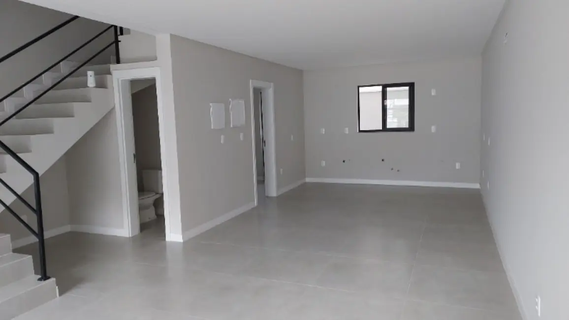 Sobrado com 3 quartos à venda, 183m2 em Centro, Balneario Camboriu - SC - imagem 3 Foto 3 de Sobrado com 3 quartos à venda, 183m2 em Centro, Balneario Camboriu - SC