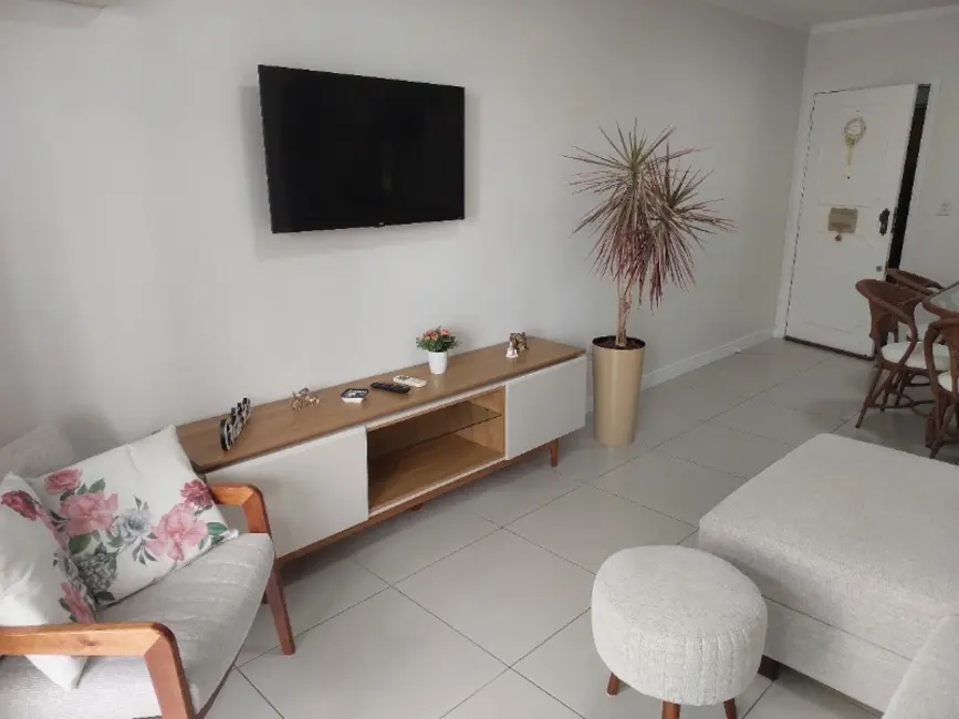 Apartamento com 2 quartos para alugar, 70m2 em Centro, Balneario Camboriu - SC - imagem 3 Foto 3 de Apartamento com 2 quartos para alugar, 70m2 em Centro, Balneario Camboriu - SC