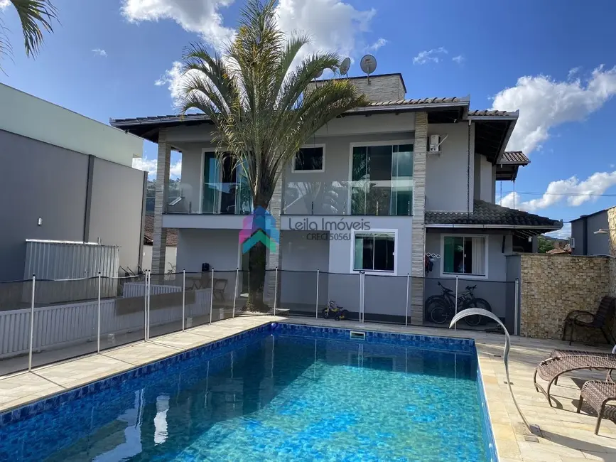Casa com 3 quartos à venda, 871m2 em Guaramirim - SC - imagem 1 Foto 1 de Casa com 3 quartos à venda, 871m2 em Guaramirim - SC