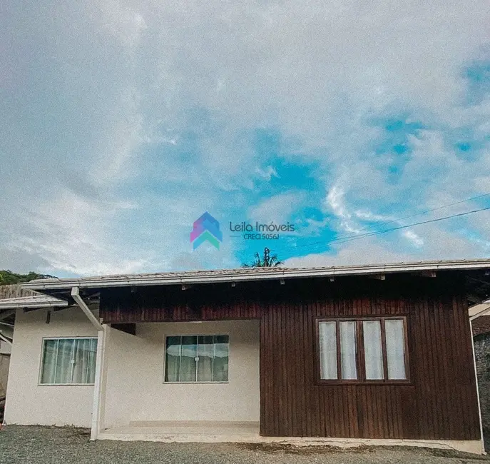 Foto 1 de Casa com 2 quartos à venda, 290m2 em Guaramirim - SC
