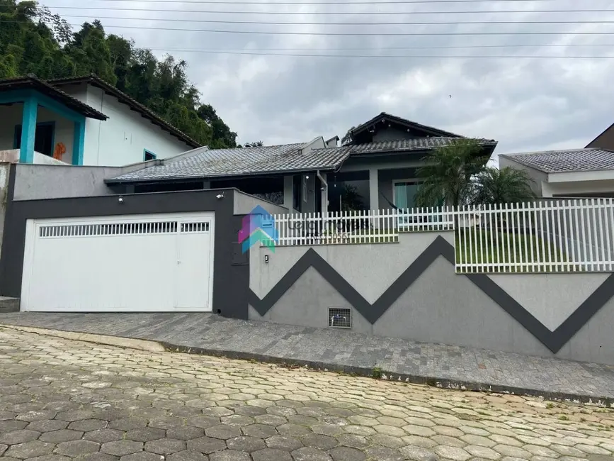 Casa com 2 quartos à venda, 386m2 em Guaramirim - SC - imagem 1 Foto 1 de Casa com 2 quartos à venda, 386m2 em Guaramirim - SC