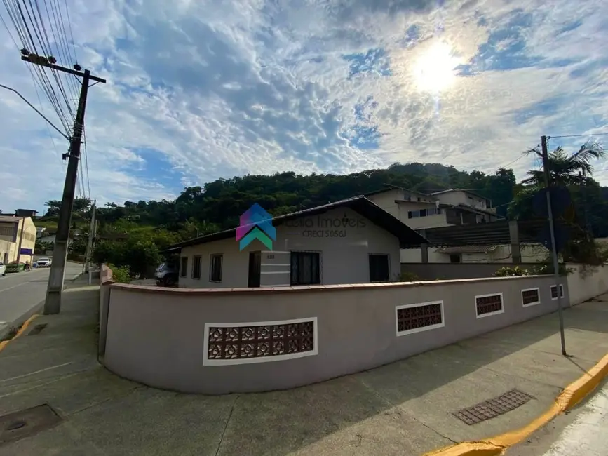 Foto 2 de Casa à venda, 450m2 em Centro, Guaramirim - SC