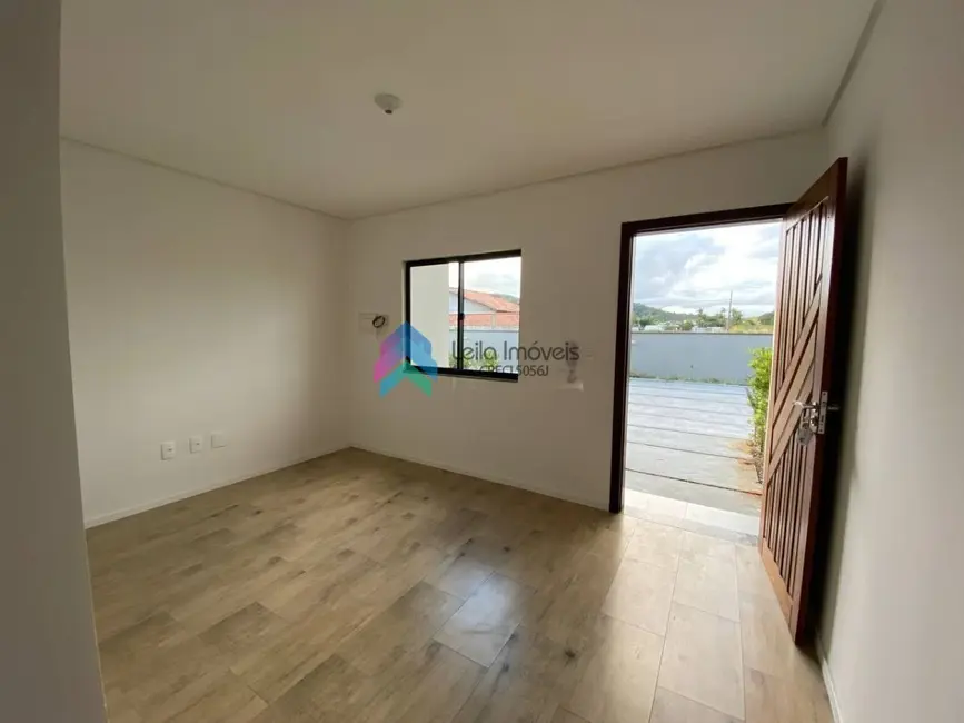 Foto 2 de Casa com 2 quartos à venda, 79m2 em Guaramirim - SC