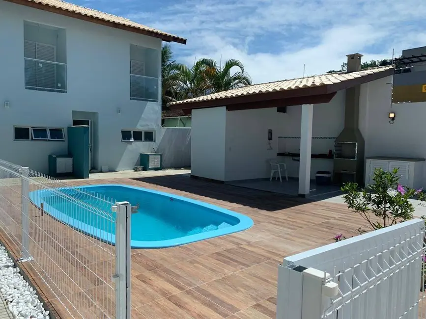 Foto 1 de Sobrado com 2 quartos à venda, 82m2 em Massaguaçu, Caraguatatuba - SP