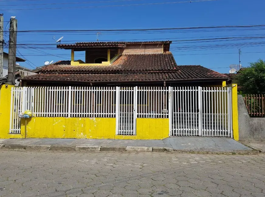 Foto 1 de Sobrado com 4 quartos à venda, 234m2 em Caputera, Caraguatatuba - SP