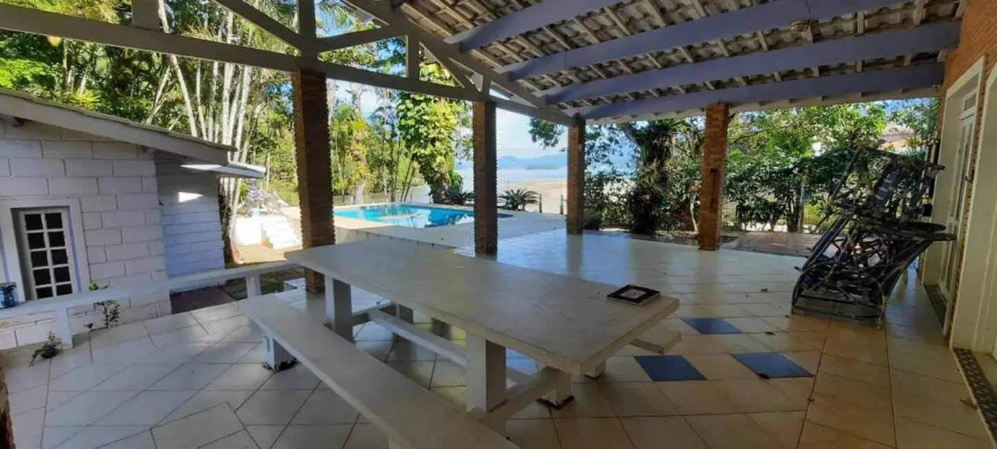 Foto 9 de Casa com 4 quartos para alugar, 200m2 em Tabatinga, Caraguatatuba - SP