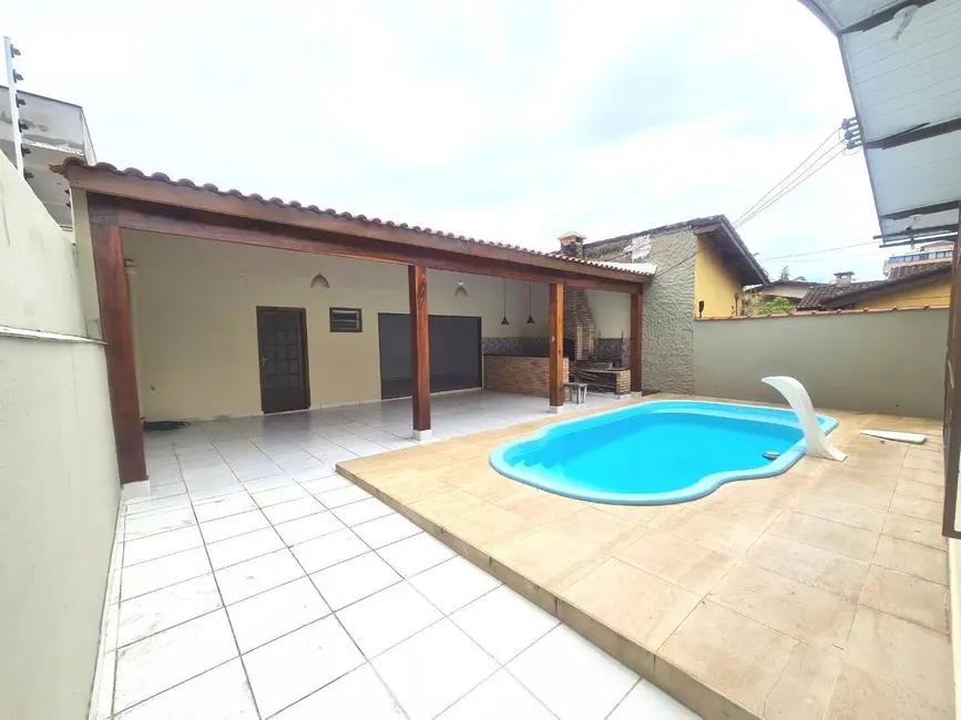 Foto 1 de Casa com 3 quartos à venda, 330m2 em Centro, Ubatuba - SP