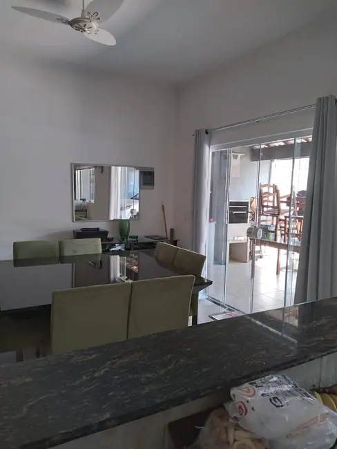 Foto 2 de Casa com 3 quartos à venda, 250m2 em Balneário Califórnia, Caraguatatuba - SP