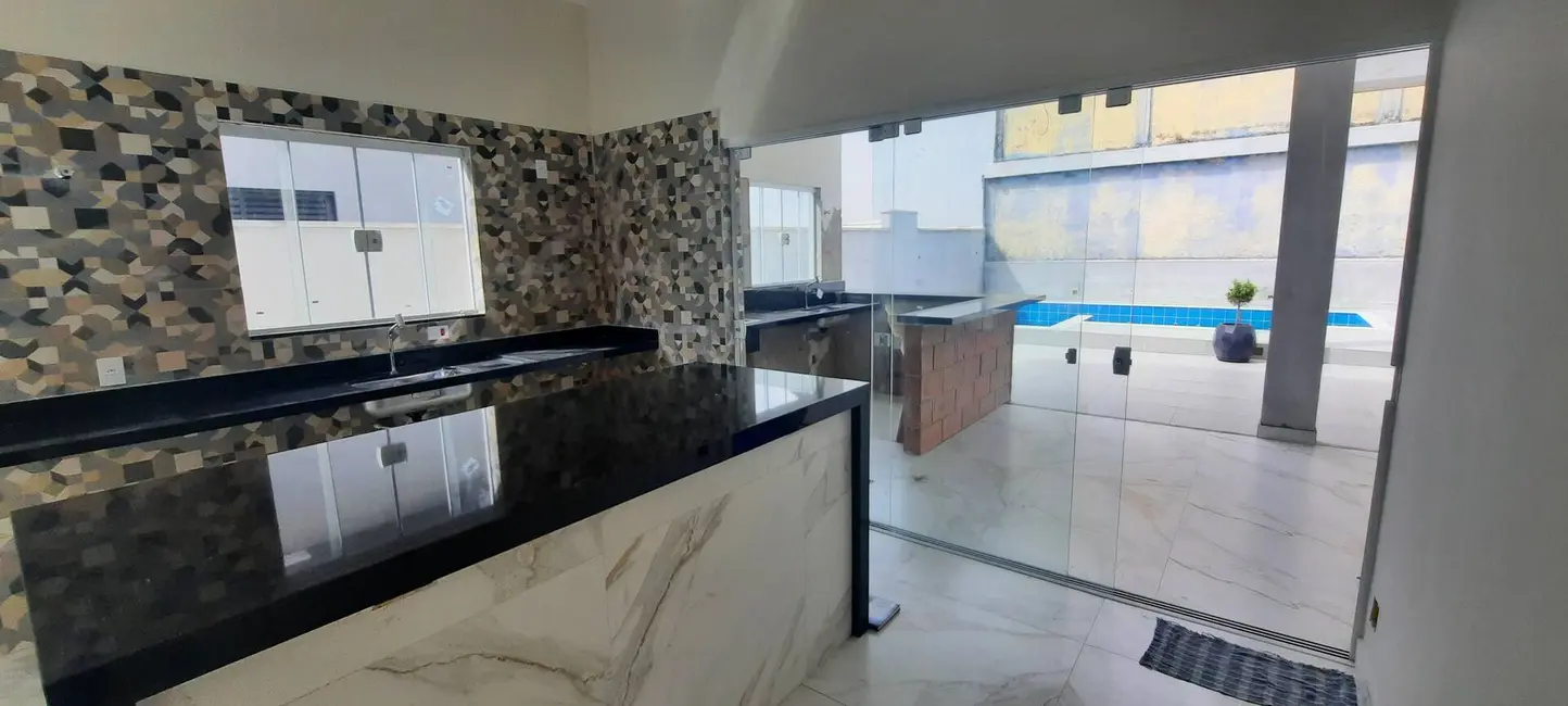 Foto 2 de Casa com 3 quartos à venda, 190m2 em Mar Verde II, Caraguatatuba - SP