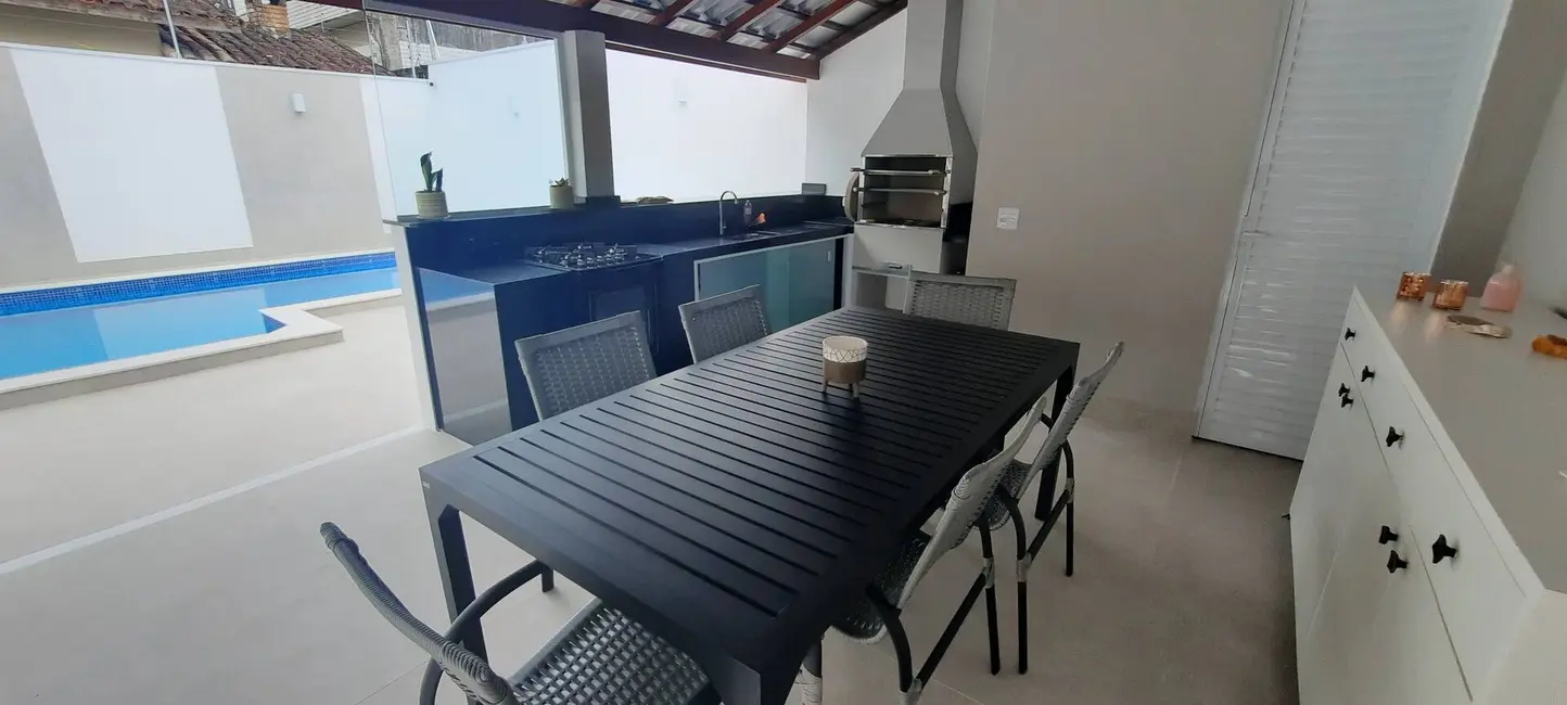 Foto 3 de Casa com 3 quartos à venda, 200m2 em Caraguatatuba - SP