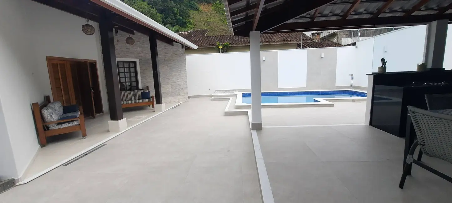 Foto 9 de Casa com 3 quartos à venda, 200m2 em Caraguatatuba - SP