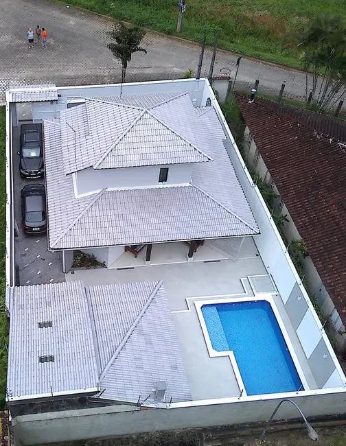 Foto 6 de Casa com 3 quartos à venda, 200m2 em Caraguatatuba - SP