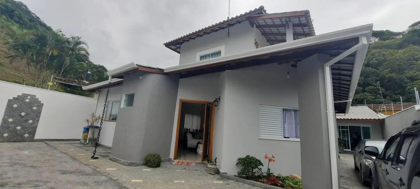 Foto 1 de Casa com 3 quartos à venda, 200m2 em Caraguatatuba - SP