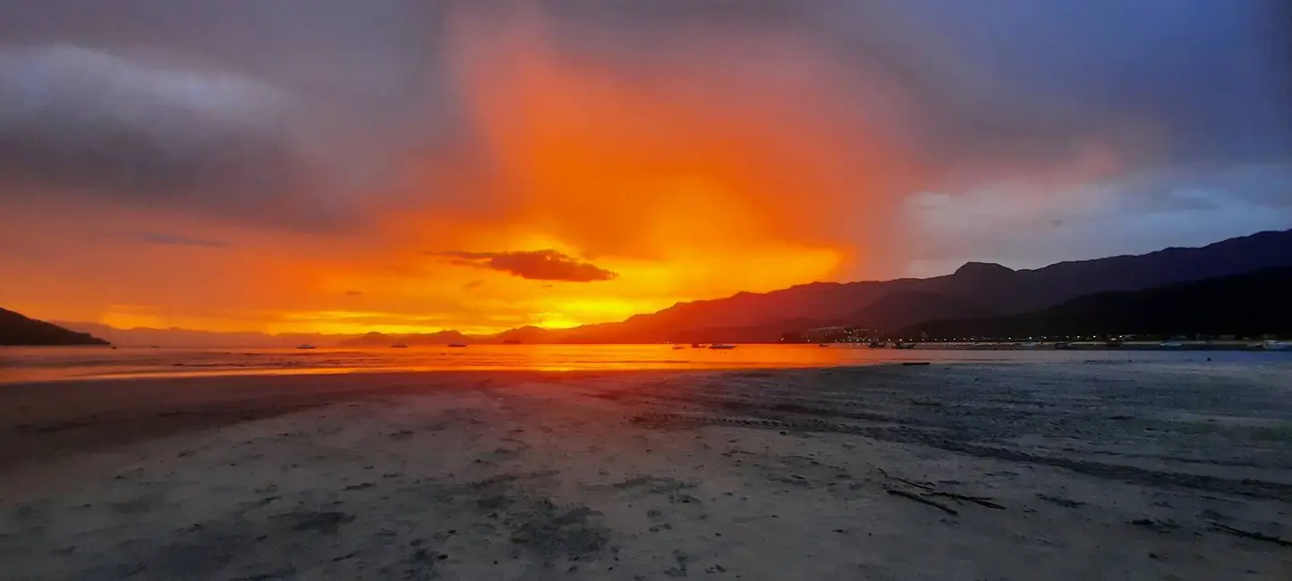 Foto 2 de Casa com 4 quartos à venda, 230m2 em Ubatuba - SP