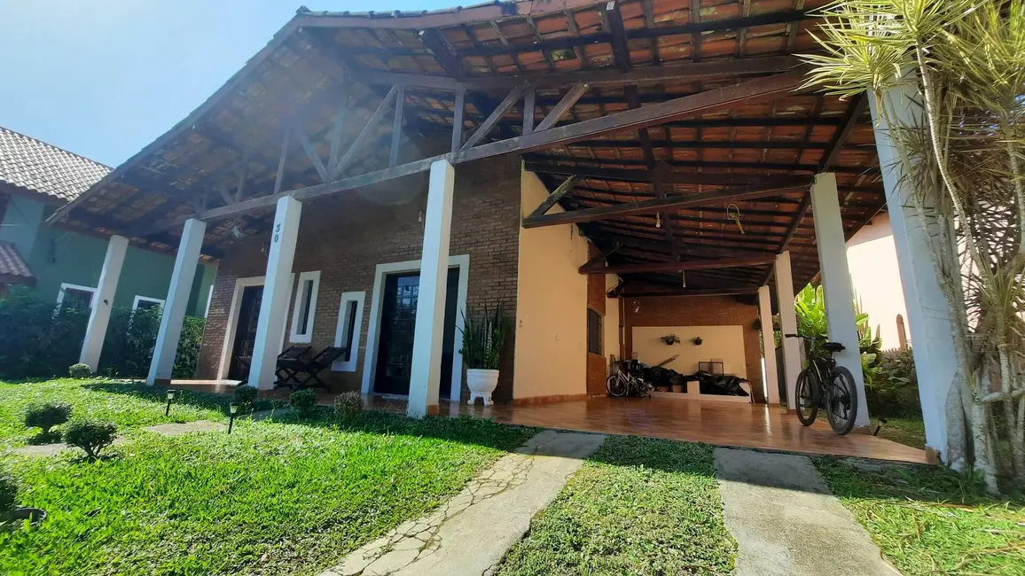 Foto 4 de Casa com 4 quartos à venda, 215m2 em Ubatuba - SP