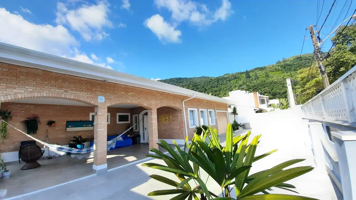 Foto 3 de Casa com 4 quartos à venda, 324m2 em Tabatinga, Caraguatatuba - SP