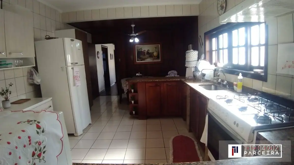 Foto 9 de Casa com 4 quartos à venda, 330m2 em Sao Jose Dos Campos - SP