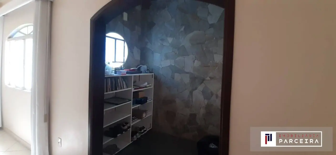 Foto 2 de Casa com 3 quartos à venda, 235m2 em Sao Jose Dos Campos - SP