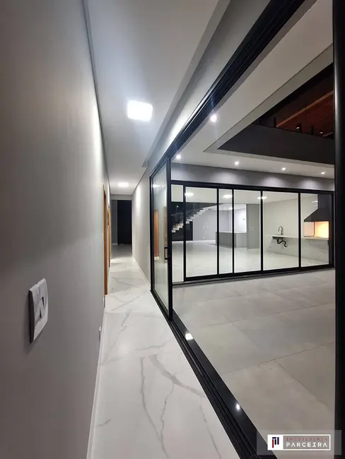 Casa com 3 quartos à venda, 363m2 em Sao Jose Dos Campos - SP - imagem 3 Foto 3 de Casa com 3 quartos à venda, 363m2 em Sao Jose Dos Campos - SP