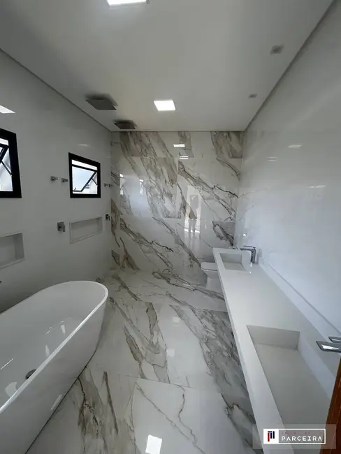 Casa com 3 quartos à venda, 363m2 em Sao Jose Dos Campos - SP - imagem 9 Foto 9 de Casa com 3 quartos à venda, 363m2 em Sao Jose Dos Campos - SP