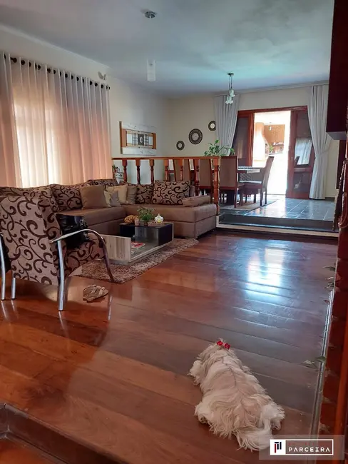 Foto 2 de Casa com 5 quartos à venda, 318m2 em Sao Jose Dos Campos - SP