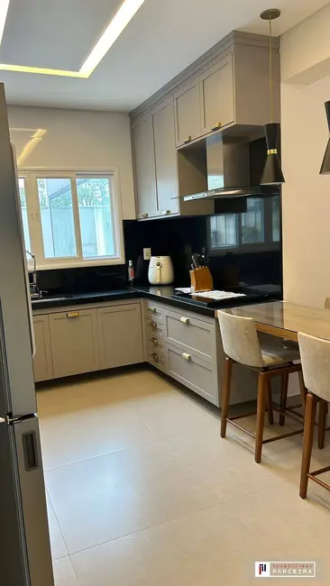 Foto 2 de Casa com 4 quartos à venda, 230m2 em Sao Jose Dos Campos - SP