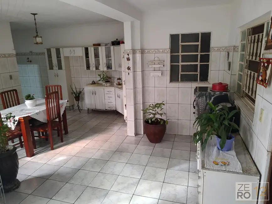 Casa com 3 quartos à venda, 160m2 em Sao Jose Dos Campos - SP - imagem 5 Foto 5 de Casa com 3 quartos à venda, 160m2 em Sao Jose Dos Campos - SP