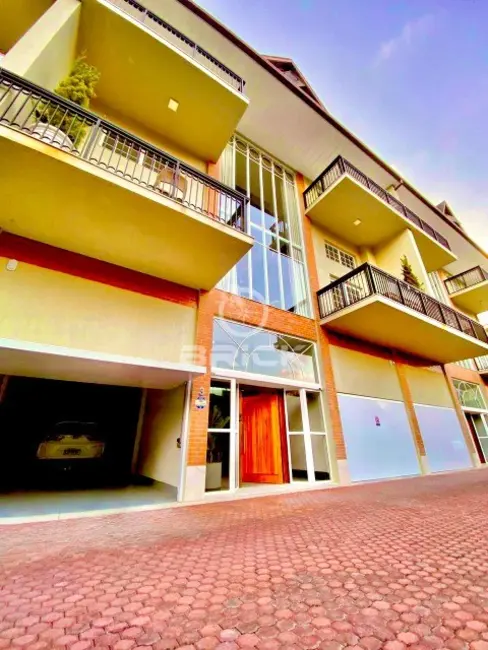 Foto 1 de Casa com 5 quartos à venda, 400m2 em Itaipava, Petropolis - RJ