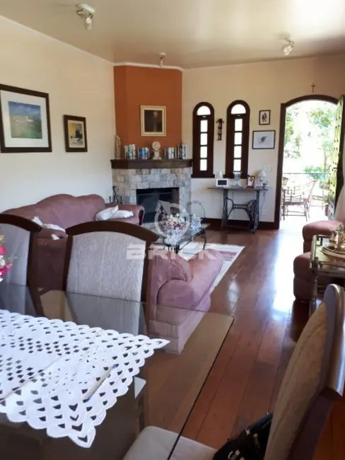 Foto 1 de Casa com 4 quartos à venda, 236m2 em Quinta da Barra, Teresopolis - RJ