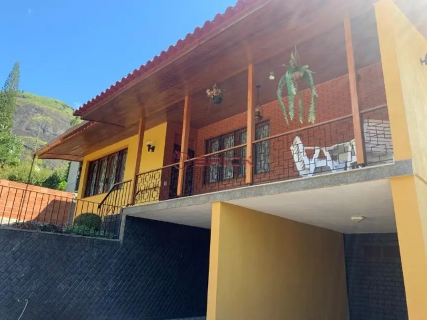 Foto 1 de Casa com 3 quartos à venda, 147m2 em Iucas, Teresopolis - RJ