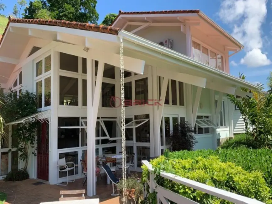 Foto 1 de Casa com 4 quartos à venda, 450m2 em Nogueira, Petropolis - RJ