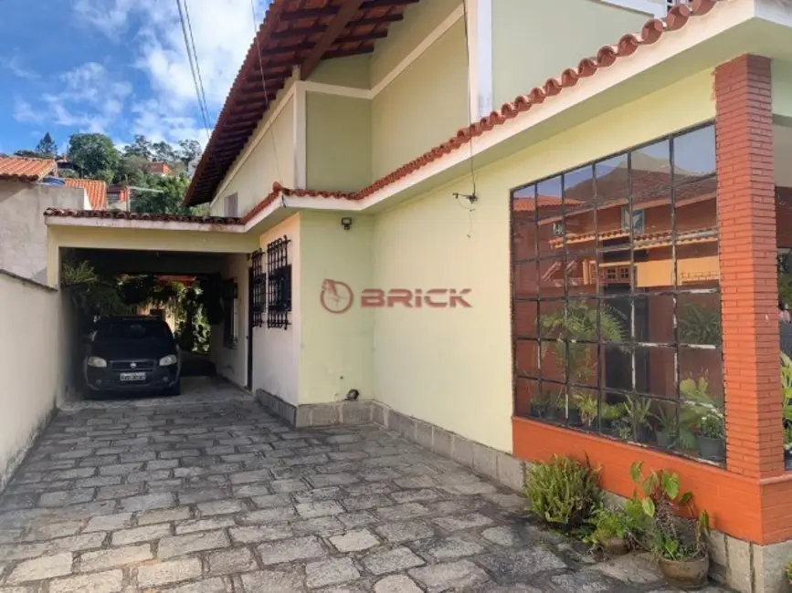 Foto 2 de Casa com 4 quartos à venda, 120m2 em Tijuca, Teresopolis - RJ
