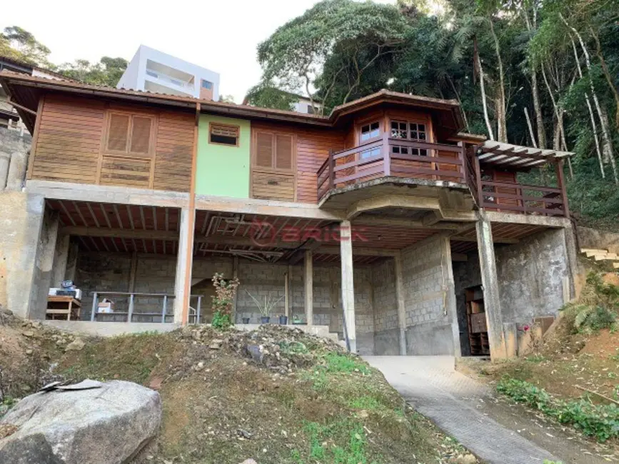 Foto 2 de Casa com 3 quartos à venda, 230m2 em Parque do Ingá, Teresopolis - RJ