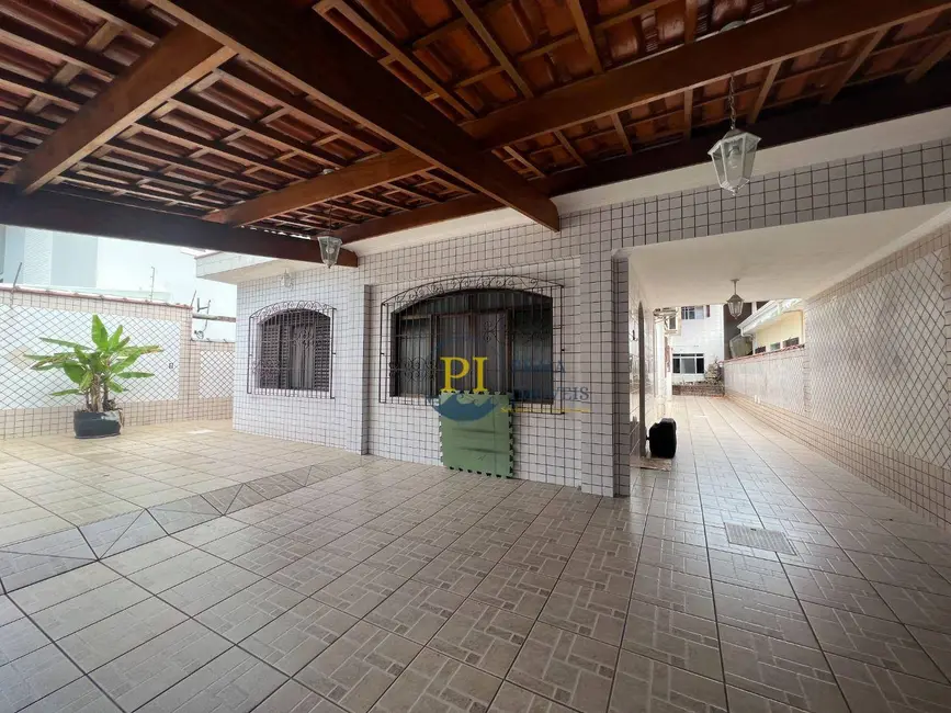 Casa com 6 quartos à venda, 360m2 em Canto do Forte, Praia Grande - SP - imagem 1 Foto 1 de Casa com 6 quartos à venda, 360m2 em Canto do Forte, Praia Grande - SP