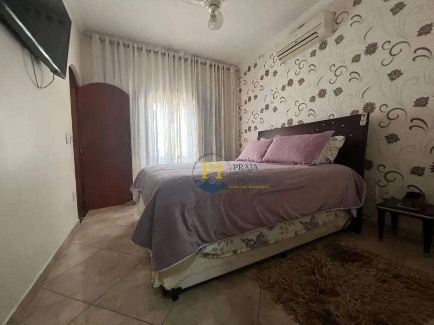 Casa com 6 quartos à venda, 360m2 em Canto do Forte, Praia Grande - SP - imagem 8 Foto 8 de Casa com 6 quartos à venda, 360m2 em Canto do Forte, Praia Grande - SP