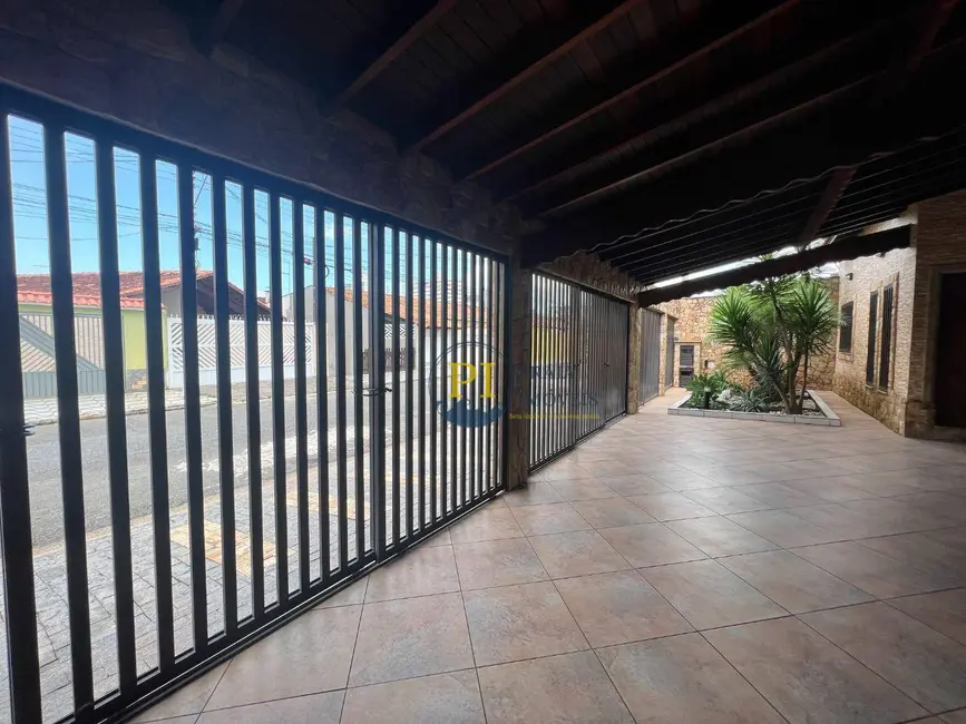 Foto 4 de Casa com 3 quartos à venda, 450m2 em Praia Grande - SP