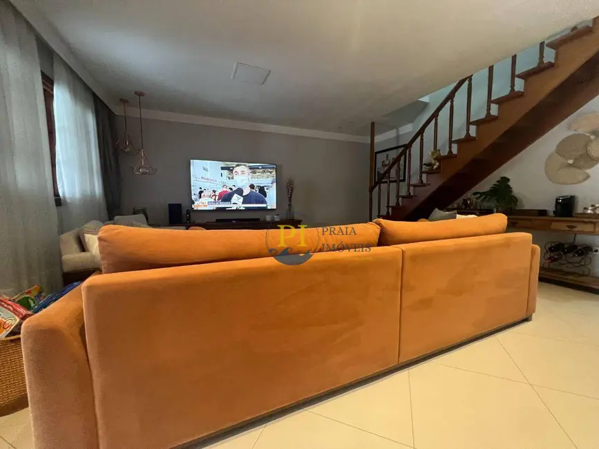 Casa com 3 quartos à venda, 150m2 em Canto do Forte, Praia Grande - SP - imagem 6 Foto 6 de Casa com 3 quartos à venda, 150m2 em Canto do Forte, Praia Grande - SP