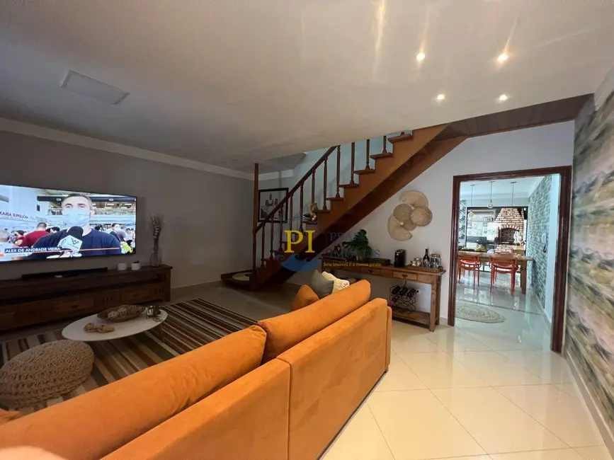 Casa com 3 quartos à venda, 150m2 em Canto do Forte, Praia Grande - SP - imagem 2 Foto 2 de Casa com 3 quartos à venda, 150m2 em Canto do Forte, Praia Grande - SP