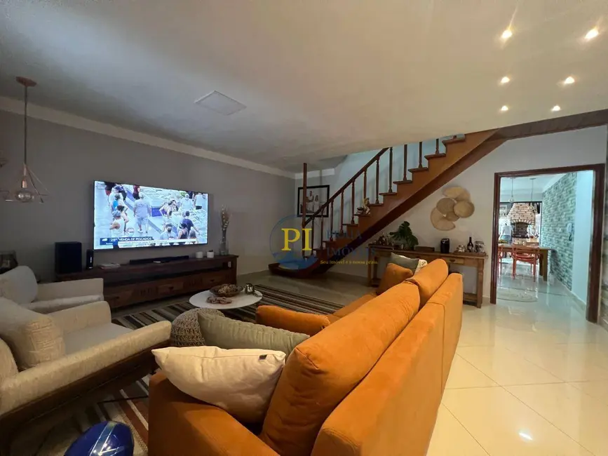 Casa com 3 quartos à venda, 150m2 em Canto do Forte, Praia Grande - SP - imagem 4 Foto 4 de Casa com 3 quartos à venda, 150m2 em Canto do Forte, Praia Grande - SP