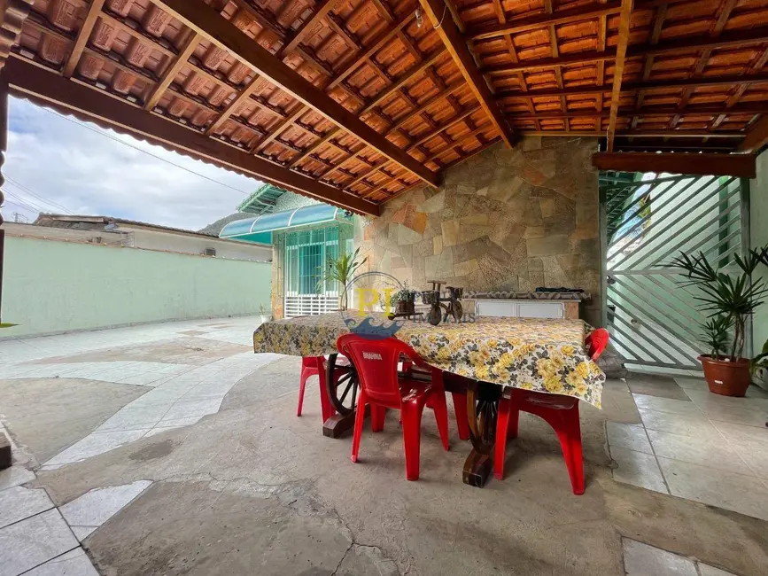 Casa com 3 quartos à venda, 300m2 em Canto do Forte, Praia Grande - SP - imagem 2 Foto 2 de Casa com 3 quartos à venda, 300m2 em Canto do Forte, Praia Grande - SP