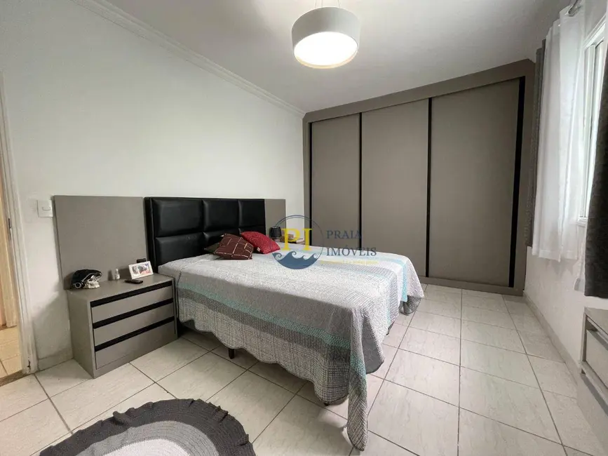 Casa com 3 quartos à venda, 300m2 em Canto do Forte, Praia Grande - SP - imagem 8 Foto 8 de Casa com 3 quartos à venda, 300m2 em Canto do Forte, Praia Grande - SP