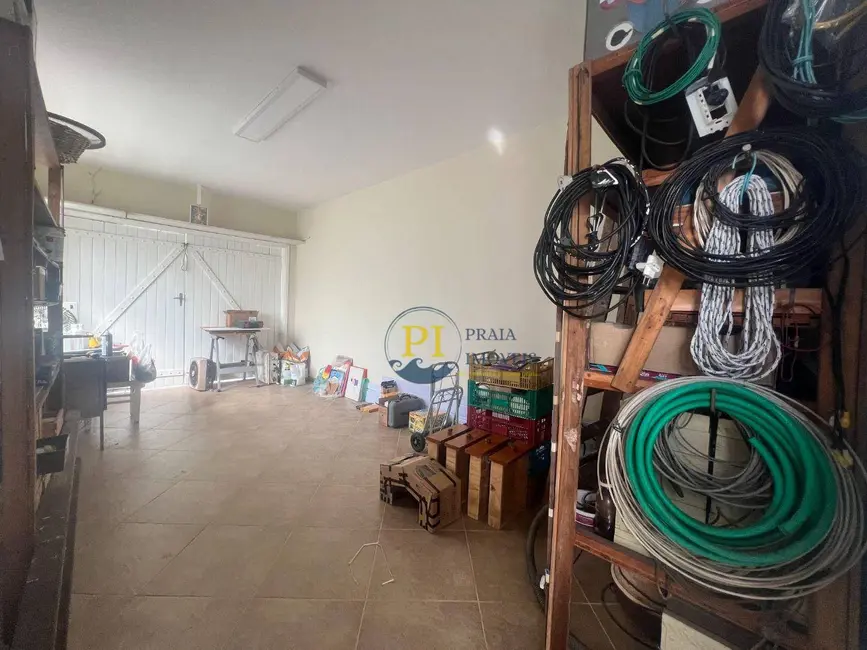 Casa com 4 quartos à venda, 400m2 em Canto do Forte, Praia Grande - SP - imagem 5 Foto 5 de Casa com 4 quartos à venda, 400m2 em Canto do Forte, Praia Grande - SP