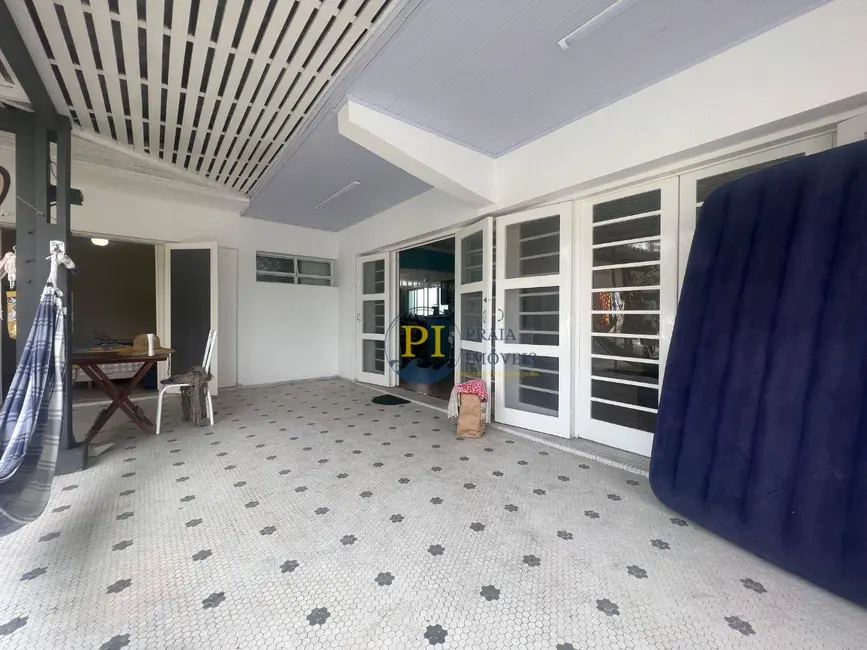 Casa com 4 quartos à venda, 400m2 em Canto do Forte, Praia Grande - SP - imagem 1 Foto 1 de Casa com 4 quartos à venda, 400m2 em Canto do Forte, Praia Grande - SP